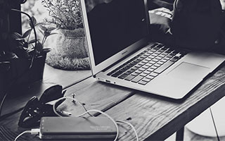 美国最年轻的德甲国脚 一米九三的右边后卫班克斯